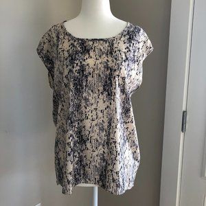 Graphic Print High/Low Short Sleeve Blouse